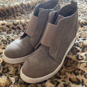 Wedge sneakers